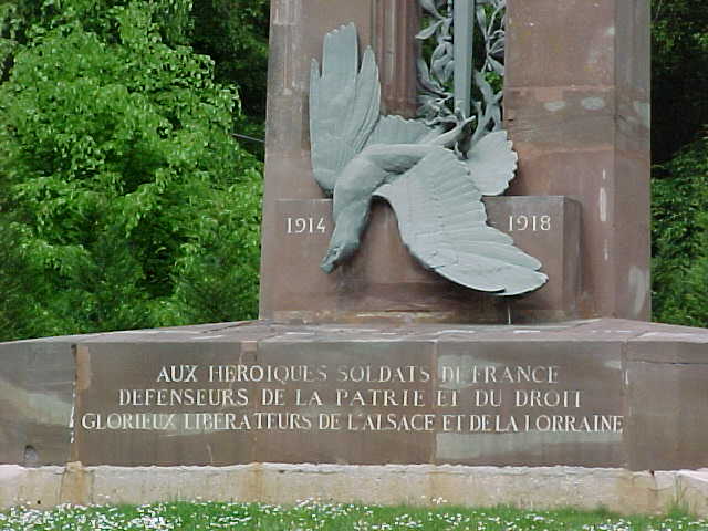 333 - EN ZOOM, POUR LIRE L'INSCRIPTION.jpg